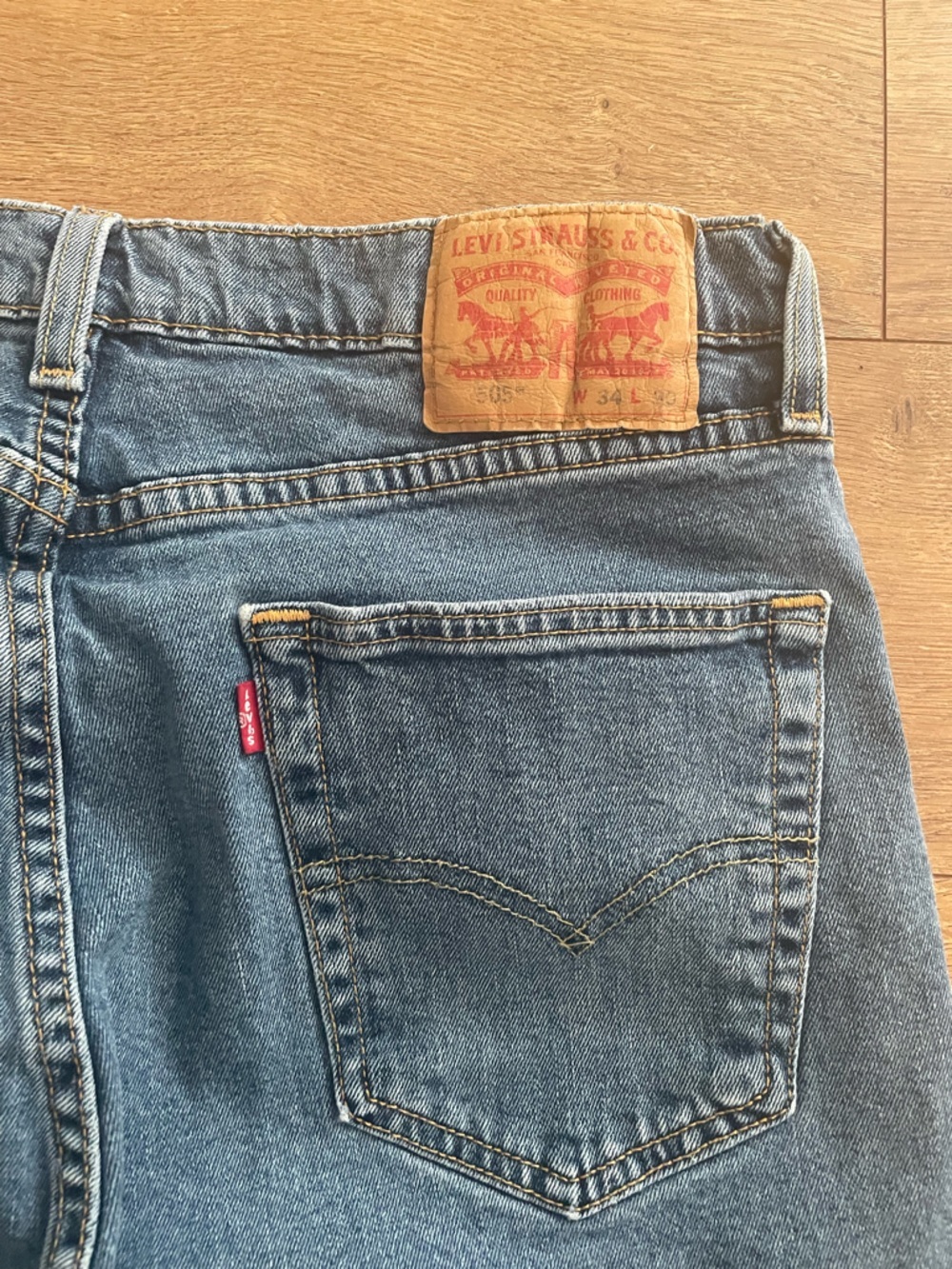 Levi's 505 Straight-Leg Men's Jeans in Classic Blue Denim - Picture 4 of 11